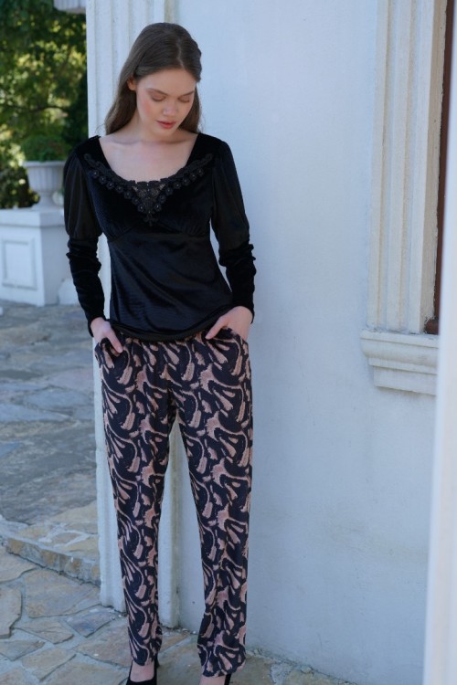 İPEKMOOD Yaka dantel detaylı kadife pijama takımı İPK2374