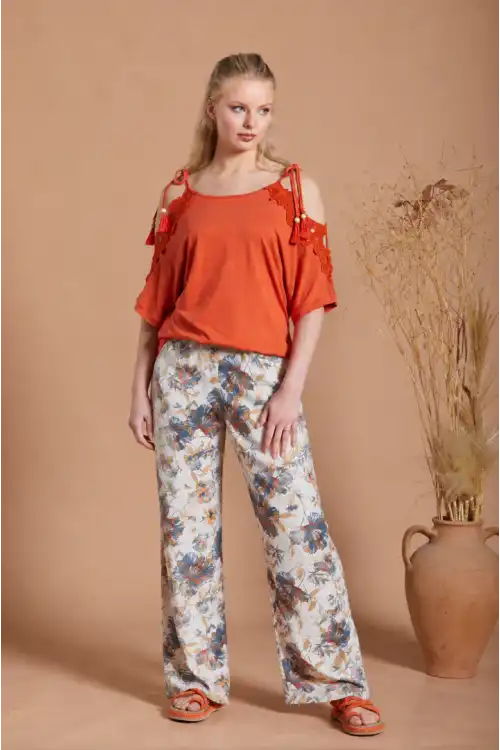 İPEKMOOD Bluz omuz dantel detaylı örme viskon likralı /Pantolon beli lastikli desenli dokuma viskon