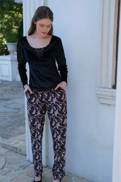 İPEKMOOD Yaka dantel detaylı kadife pijama takımı İPK2374